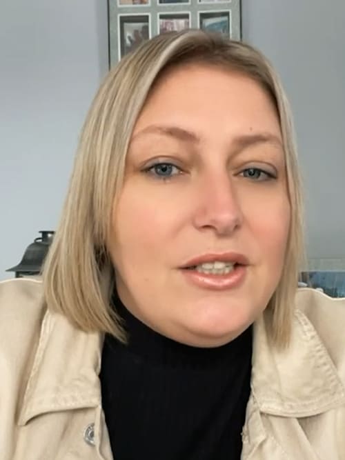 Nicola talking about her experience with fat freeze treatment at Creative Touch